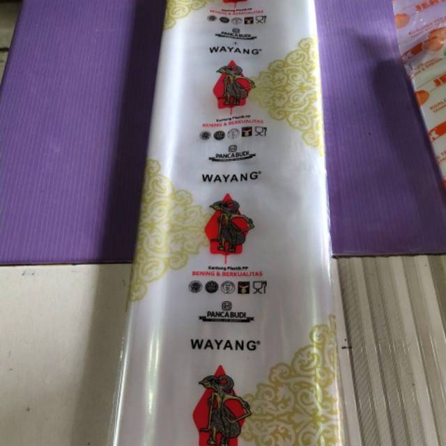 PLASTIK PP  WAYANG UK 60×100.SEBKS 450 gram.ISI 12-14 LEMBAR