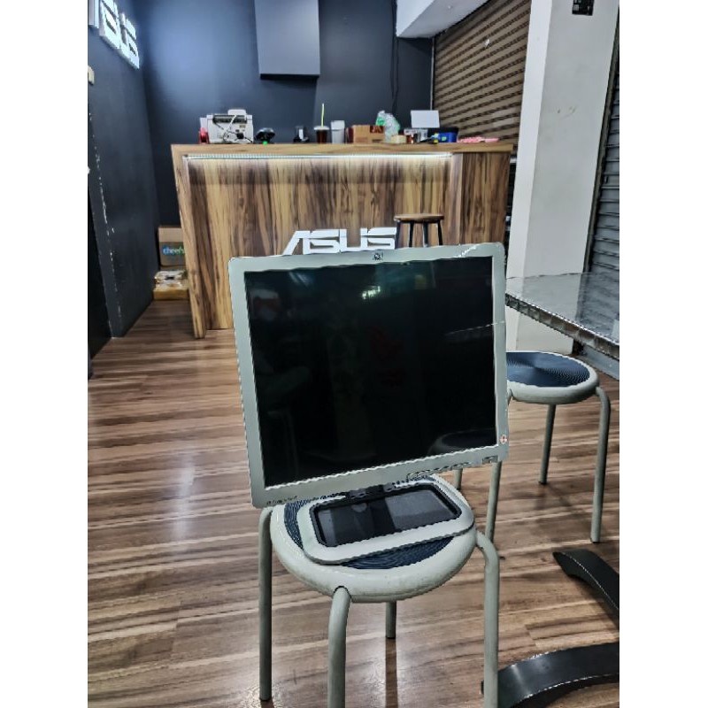 OBRAL MURAH LCD MONITOR 17 INC SQUARE-KONDISI NORMAL JAYA