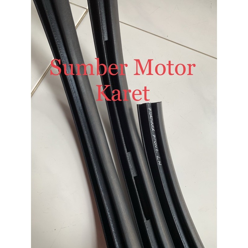 Karet Pintu Body Toyota Fortuner Tahun 2005-2015 Per Piece