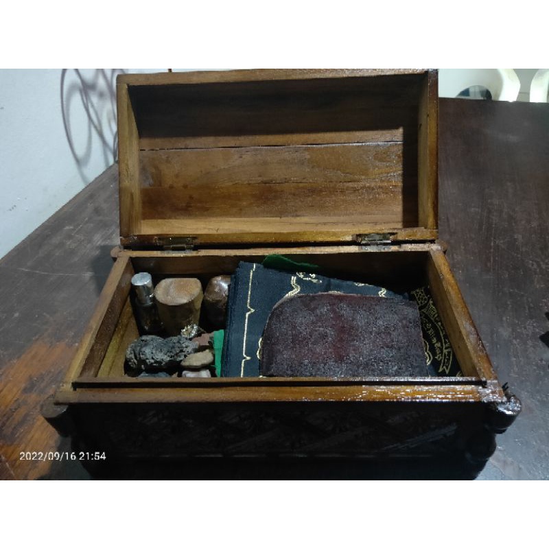 kotak jati tua pusaka