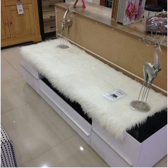 alas meja taplak elegan bulu putih