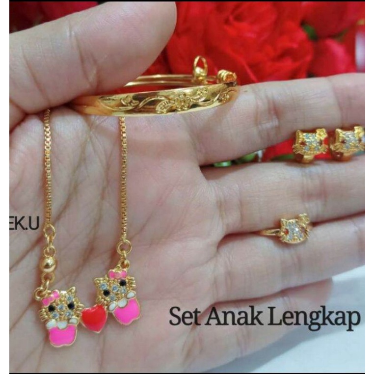 set anak hello Kitty liontin kepala dua.kuning gold titanium anti karat lapisan mas24k