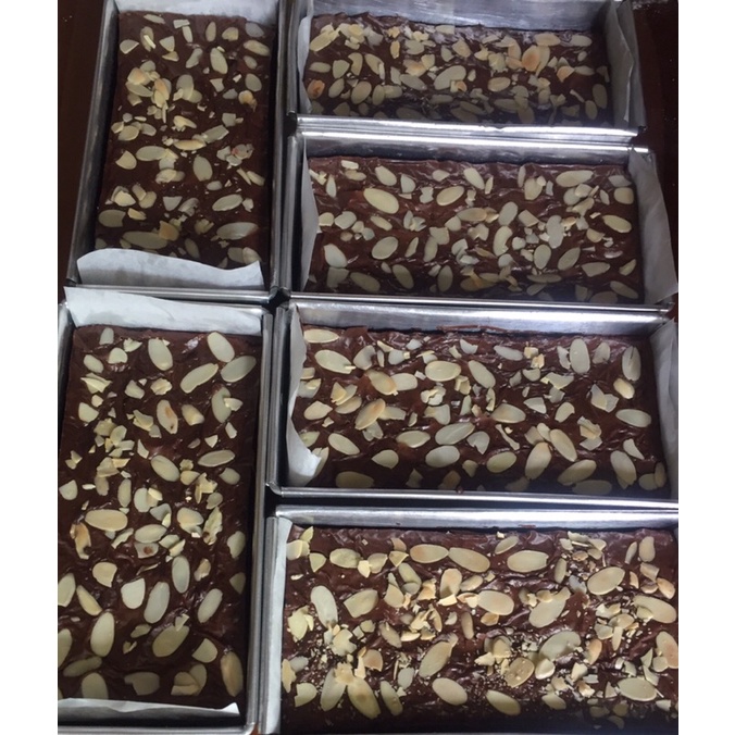 

ALMOND BROWNIES