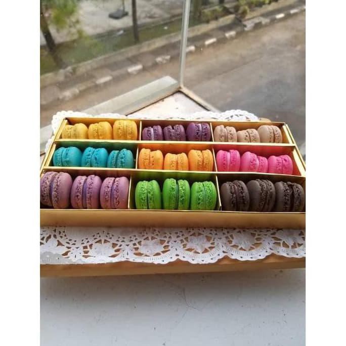 

BABY MACARON (MACAROON) BOX ISI 27PCS / COOKIES / KUE KERING