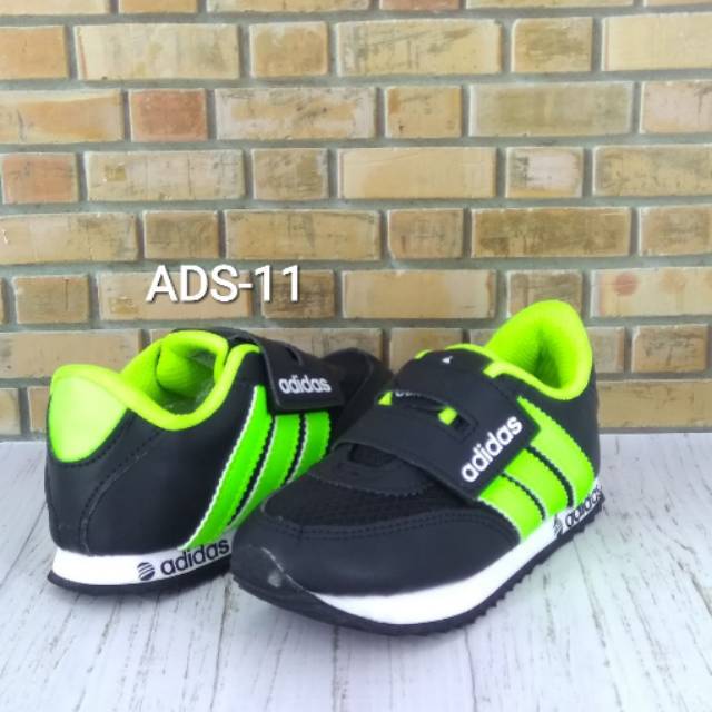 Sepatu anak sekolah hitam hijau stabilo