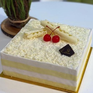 

cake White Chezzy / cakeulangtahun / birthdaycake