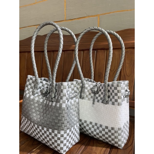 Tas Wanita Silver Cocok Semua Umur Ready Stok