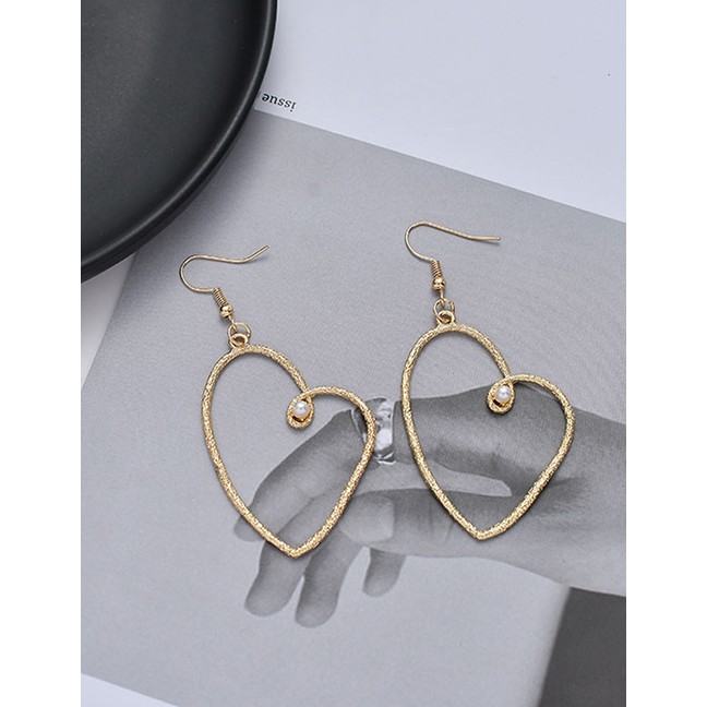 LRC Anting Gantung Fashion Golden Matte Gold Pearl Love Irregular Earrings D80659