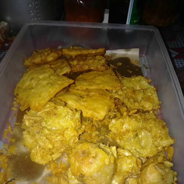 

Gorengan lejaaatt.. jangan salah pilih gorengan yak pemirsaaah.. lekas order sebelum kehabisan..