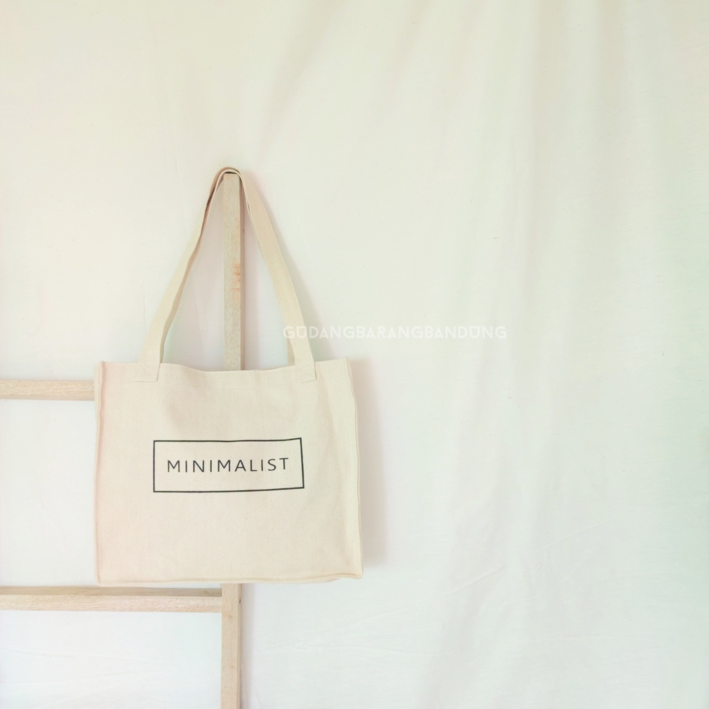 Tote Bag Kanvas dengan Desain Square Minimalist: Simplicity yang Elegan dalam Gaya