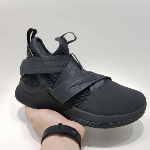 Sepatu basket lebron James 16 all black ## sepatu basket ##