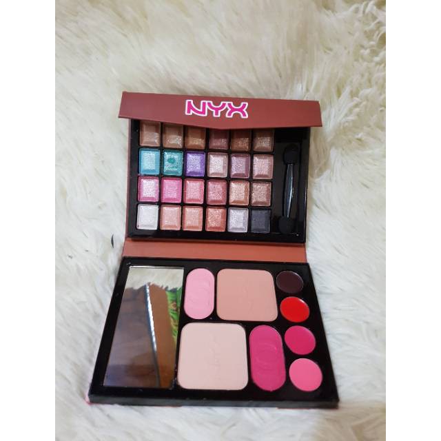 Make up pallete mini 24 Warna.