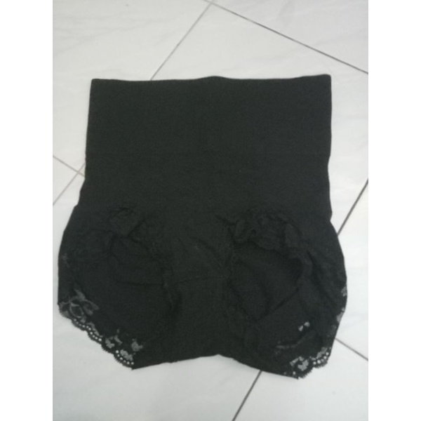 Preloved korset CD wanita sizeXl