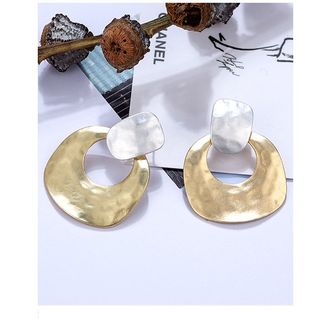 LRC Anting Tusuk Fashion Gold Color Hollow Out Round Shape Design Earrings F21964