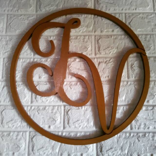 Huruf Dekorasi Inisial Pernikahan Tunangan Tulisan Kayu dan Lingkaran