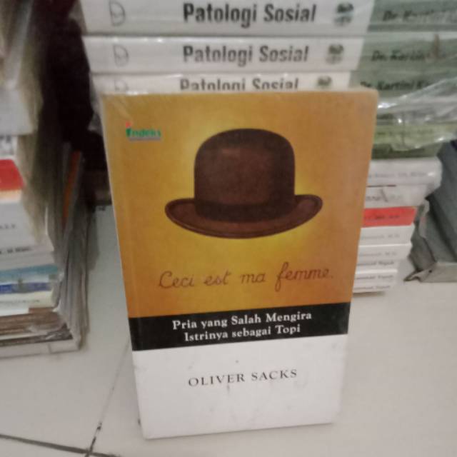 Pria yang salah mengira istrinya aebagai topi