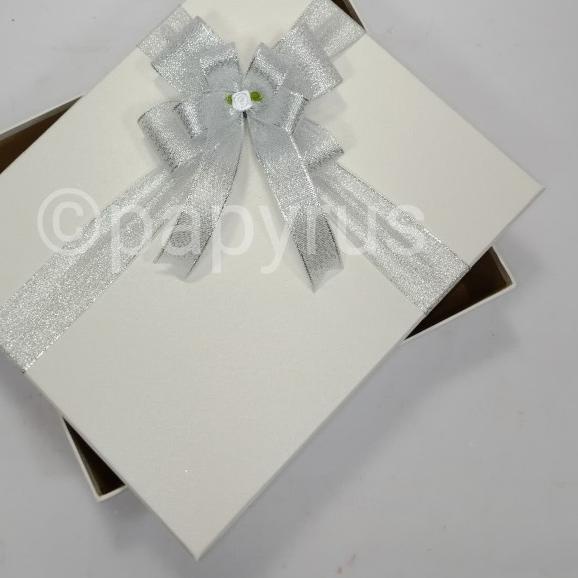 

☛ Papyrus 22,5x27,5 tinggi 10cm Kotak Kado Gift Box Hadiah Ω