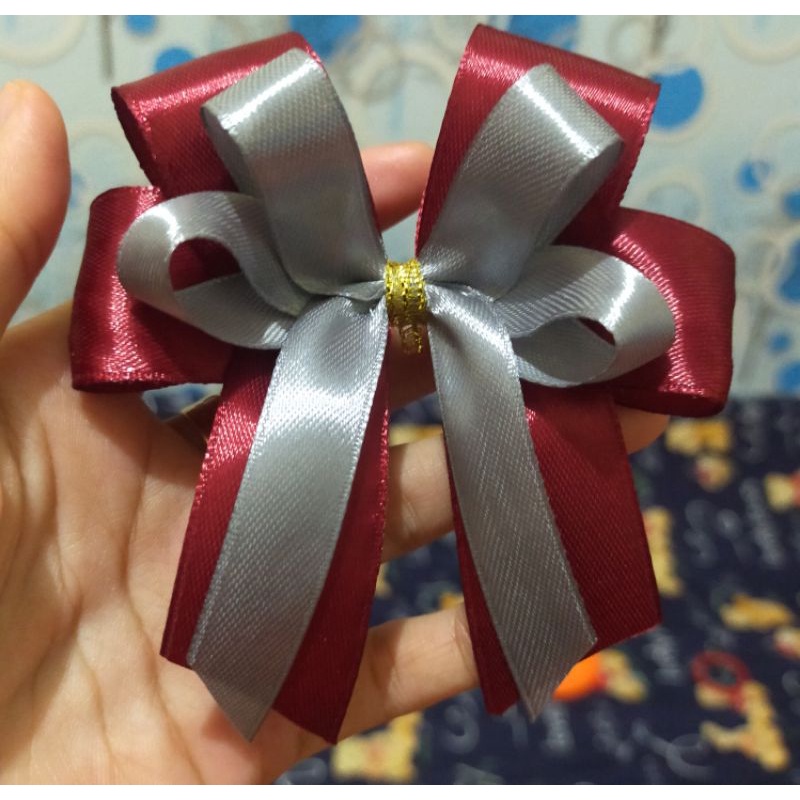 

Pita souvenir Tumpuk 2 Warna, sudah jadi tinggal tempel, Pita Hampers, Pita Satin, Pita Kado, Pita Parcel, Pita Besek