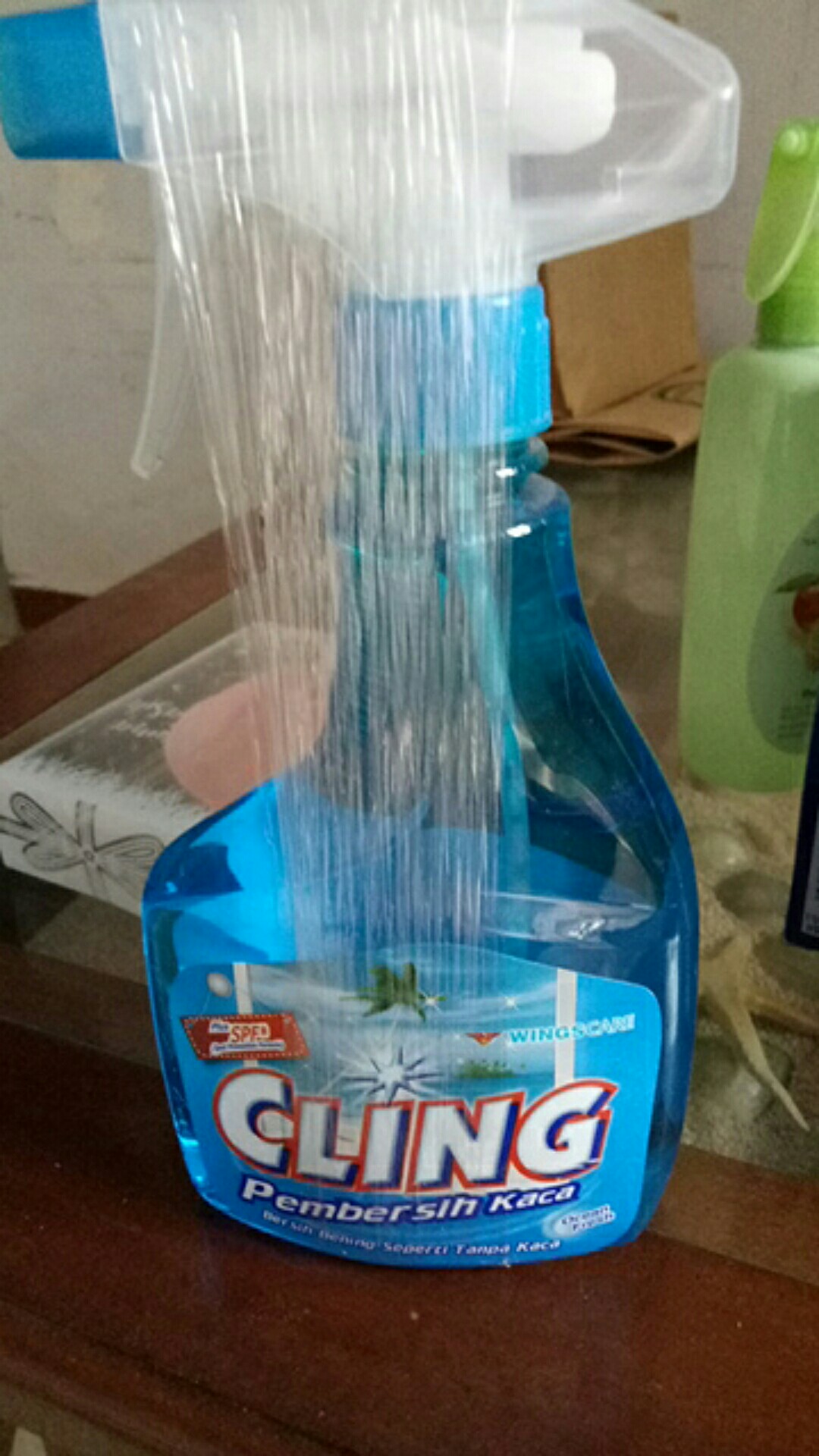 Cling Pembersih Kaca Biru 440ml