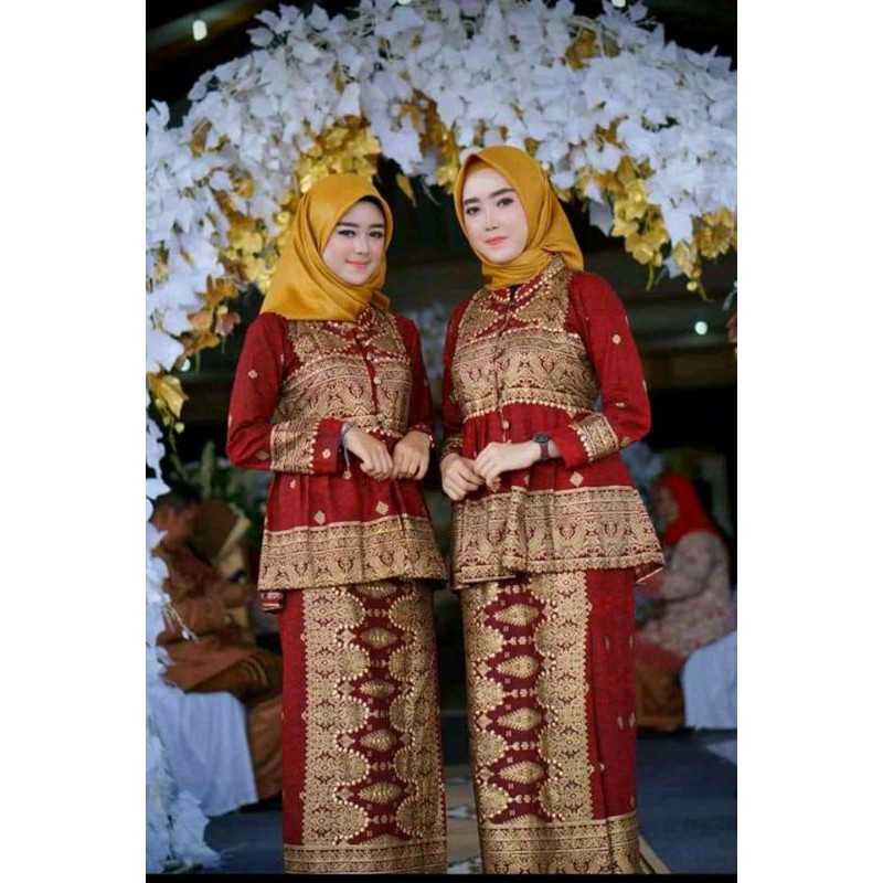 Perempuan baju songket Download Batik