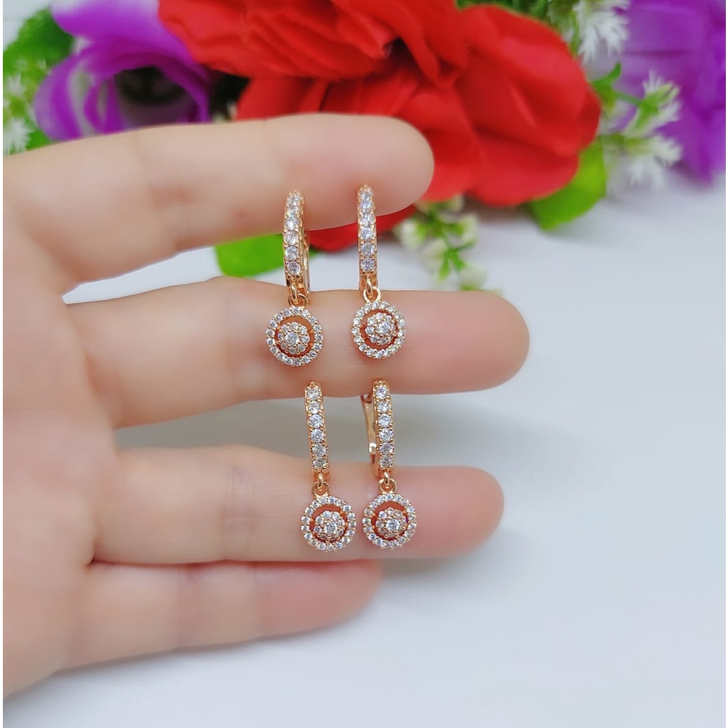 Anting penuh permata