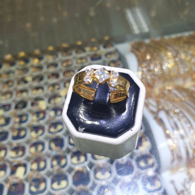 Cincin emas asli mata putih