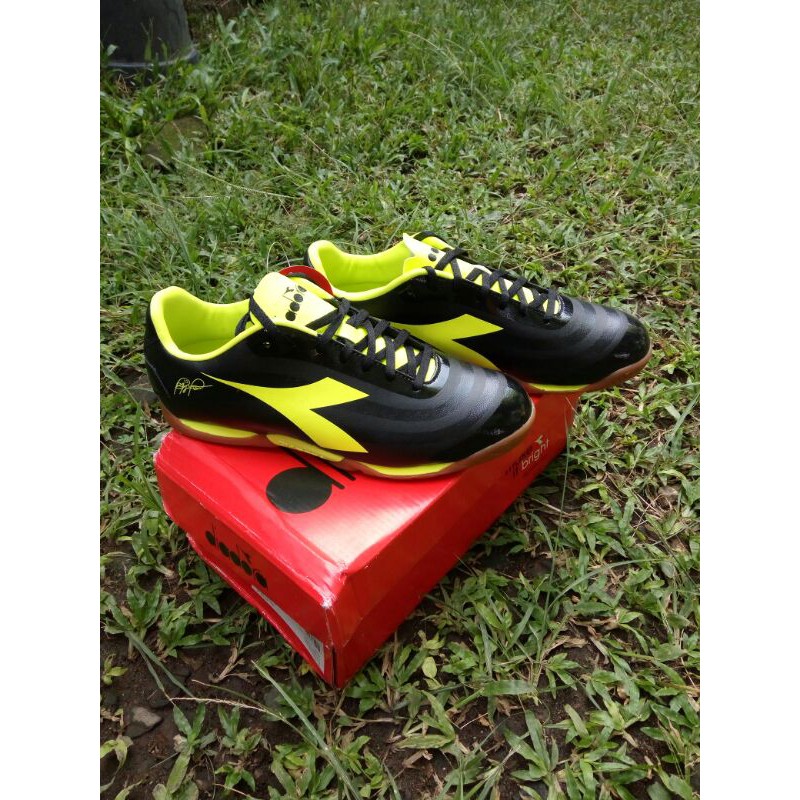 SEPATU FUTSAL DIADORA RB 10 MARS R ID
