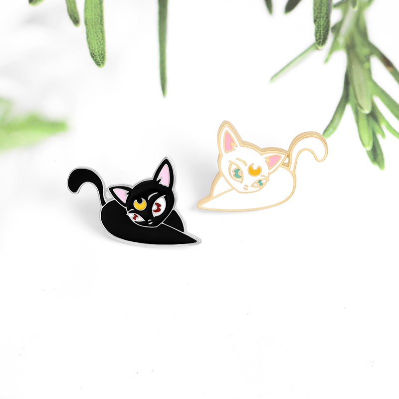 Bros Pin Enamel Desain Kartun Hewan Kucing Bulan Warna Hitam Dan Putih Untuk Hadiah