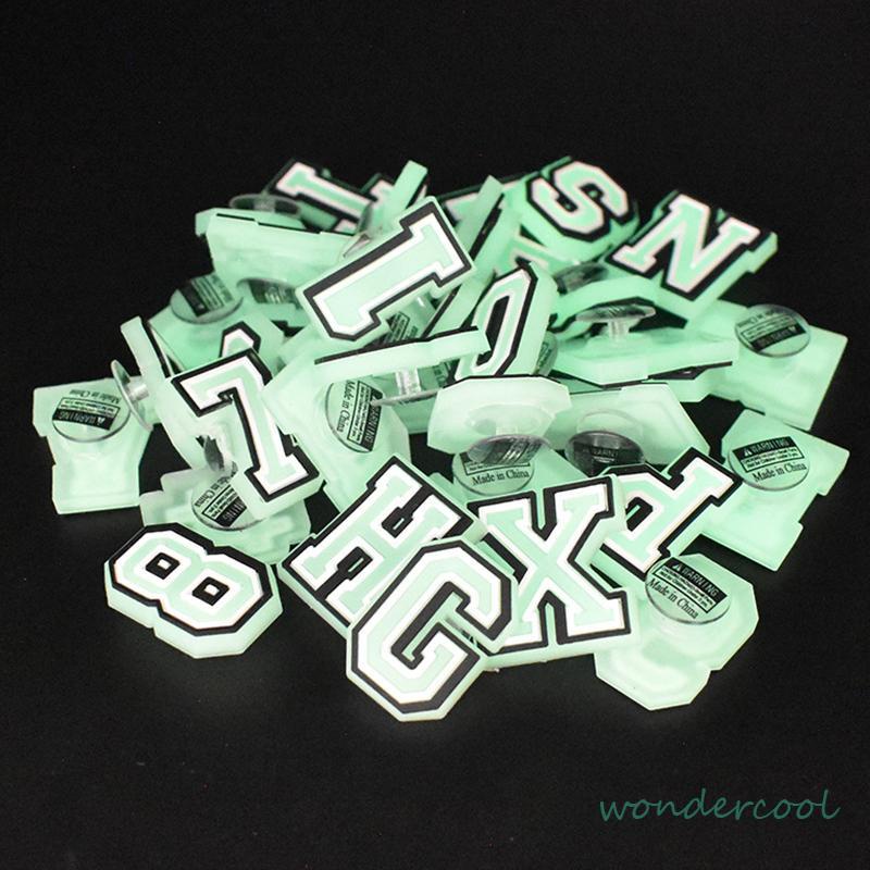 Charms gesper sepatu Tangan Glow in The Dark Desain Sepatu Tulisan Untuk Pesta / Hadiah-Won