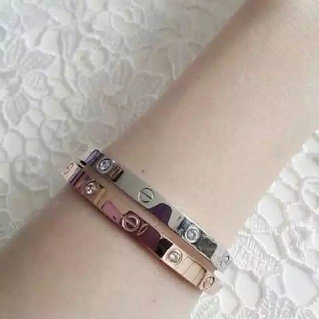 Gelang set / gelang titanium anti karat / gelang wanita / gelang import / aksesoris gelang / gelang