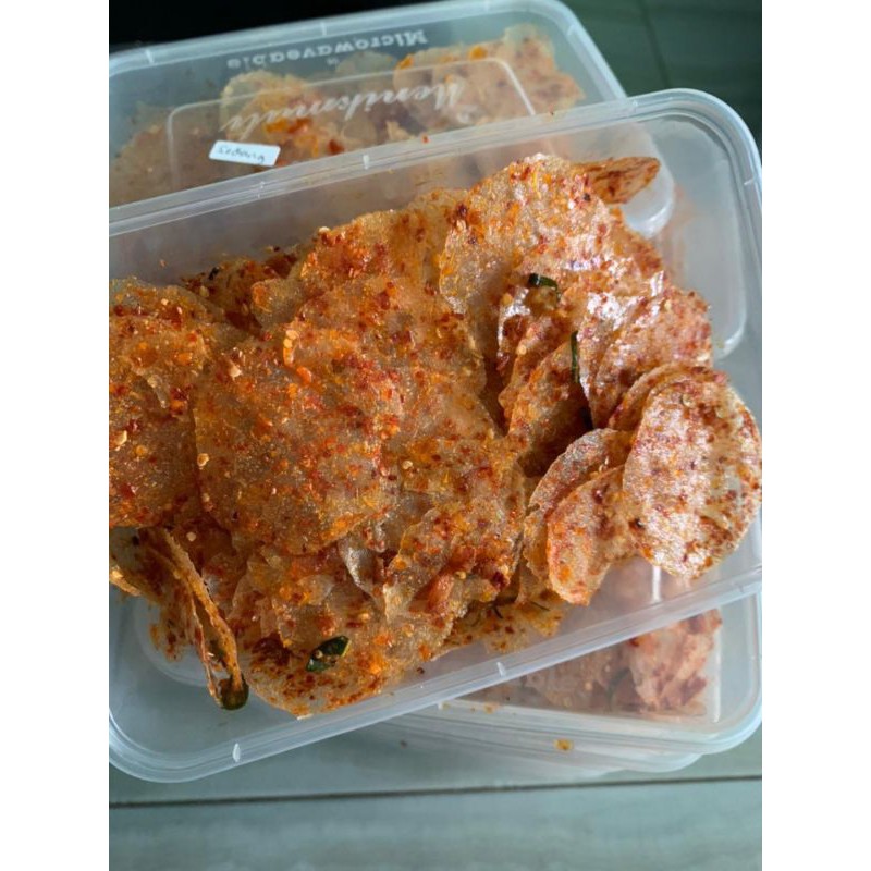 

kripca khas Bandung. dengan bumbu rempah asli bukan bumbu tabur berat per box 100gram