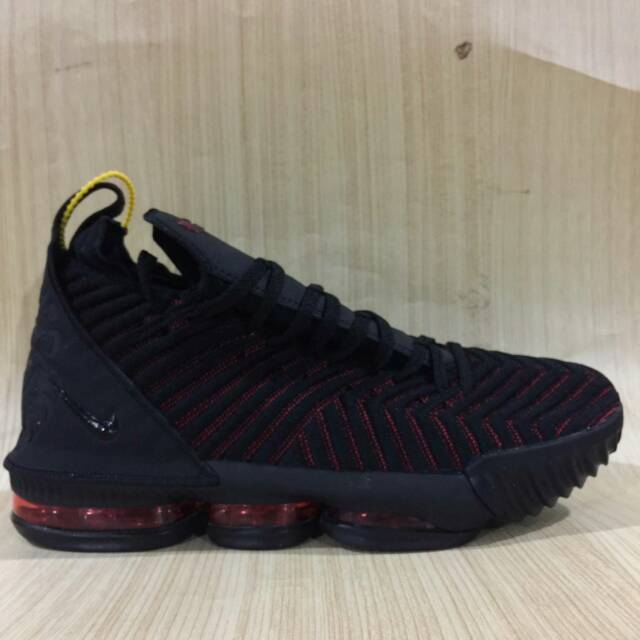 Nike Lebron 16