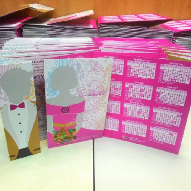 

Undangan pernikahan softcover kalender