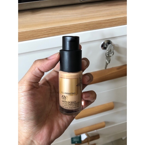 The Body Shop Drops Of Gold Illuminating Highlighter Liquid