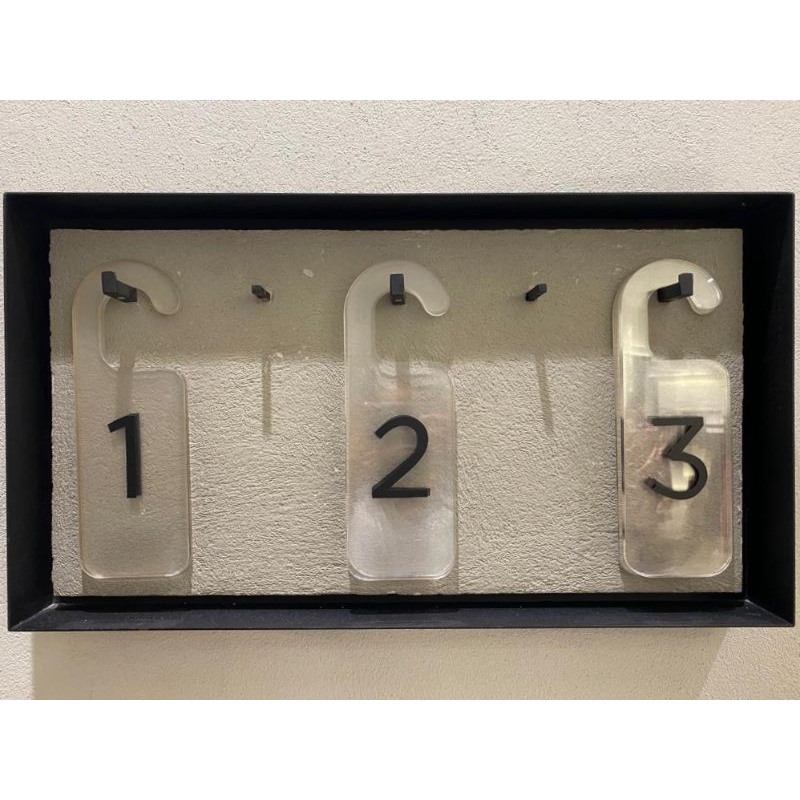

ACRYLIC NUMBER TAG