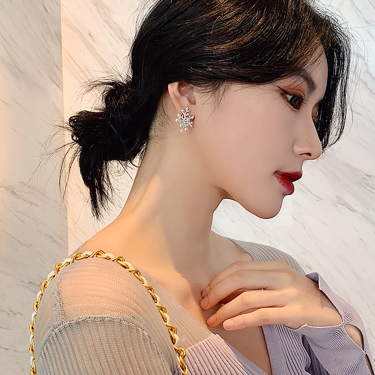 Anting Stud Bahan S925 Silver Needle Aksen Mutiara Koral Zirkon Untuk Wanita