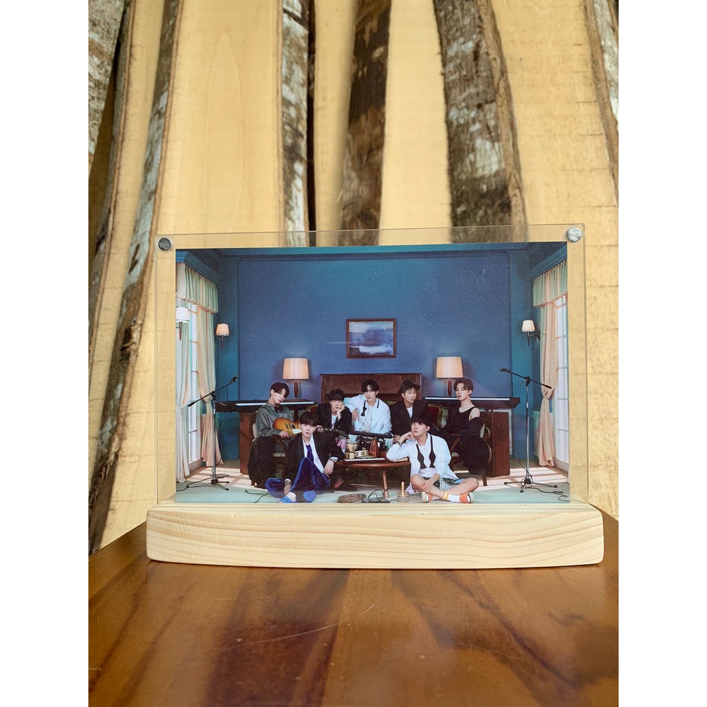 Figura Stand Frame Kayu & Akrilik/ Bingkai Foto akrilik/ Photocard/ Album BE BTS / Double MPC