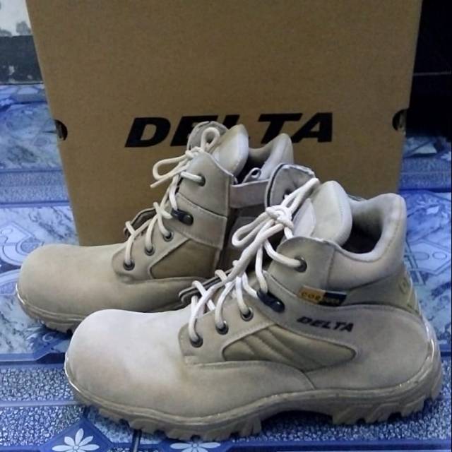 Sepatu delta sepatu outdor