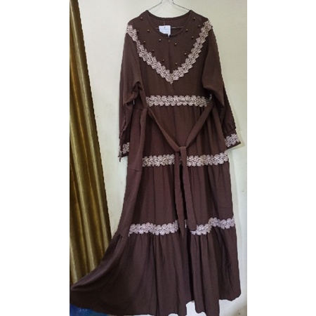 GAMIS ITYCREPE RENDA COKLAT LD 110CM PB 150CM