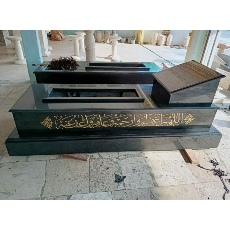 Kijingan Makam Pahlawan Batu Granit Hitam
