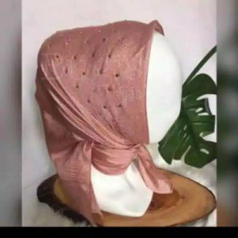 Segi Empat Swarosky Premium Bintik By.Bugis Hijab