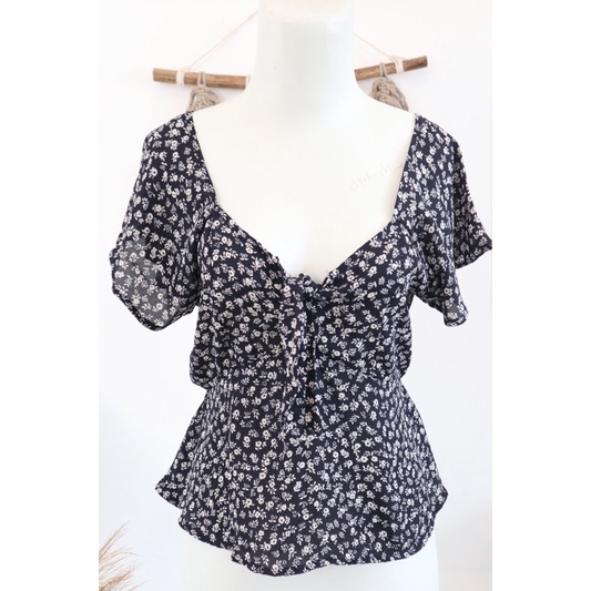 Preloved Atasan Bunga-Bunga Kecil