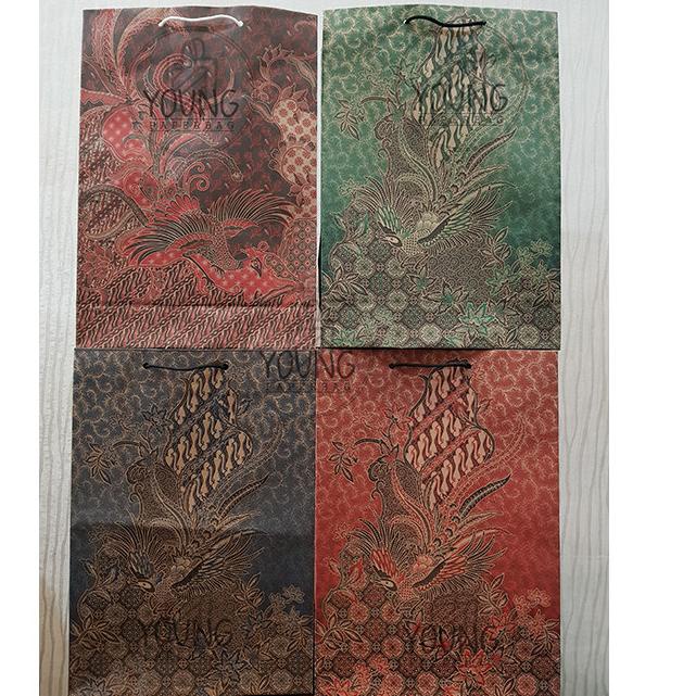 

Paper Bag / Tas Kertas Batik Folio motif Burung Uk.24,5x9,5x35 (1 lsn) - Hijau