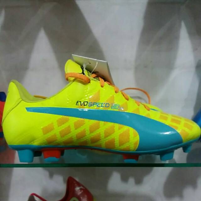 Sepatu bola komponen puma