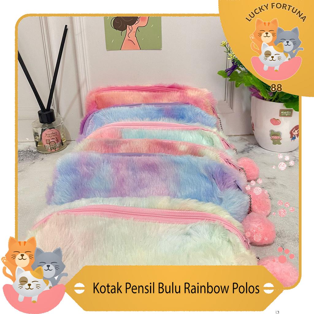 

[LuckyFortuna88] Kotak Pensil Bulu Rainbow Kotak pensil lucu bulu rainbow Kotak pensil berbulu warna-warni Kotak pensil dengan hiasan bulu rainbowKotak pensil dengan bulu rainbow Polos Kotak pensil berbulu rainbow