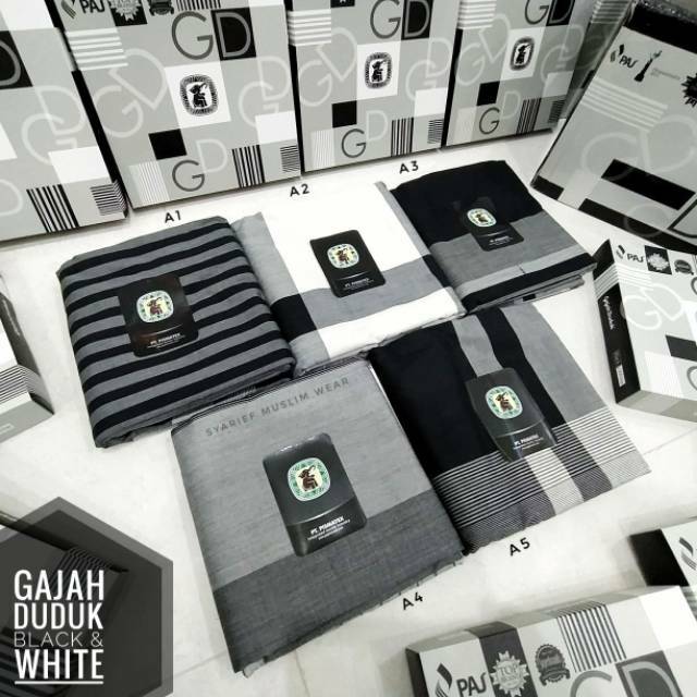 Sarung Gajah Duduk - Black & White