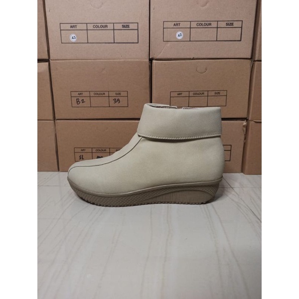 sepatu boots wanita murah / sepatu boots cewek /sepatu boot perempuan /wedges boot murah ZB1