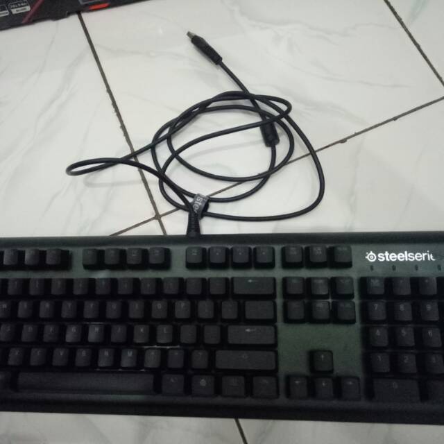 SteelSeries Apex M650 - Keyboard Gaming Mechanical 104 Key RGB Backlit Black/Gray
