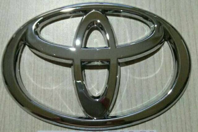 Emblem Toyota / Logo Toyota  Avanza / Innova 2012-2015 Chrome