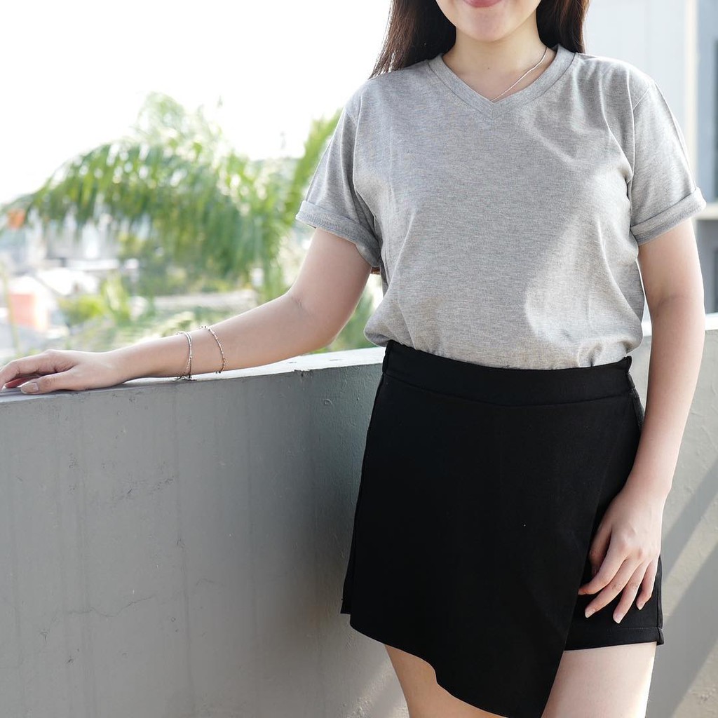 Download Vneck UNISEX Kaos ABU MISTY MUDA Polos Cotton Combed 20s tshirt V neck cewek cowok size M ML L ...